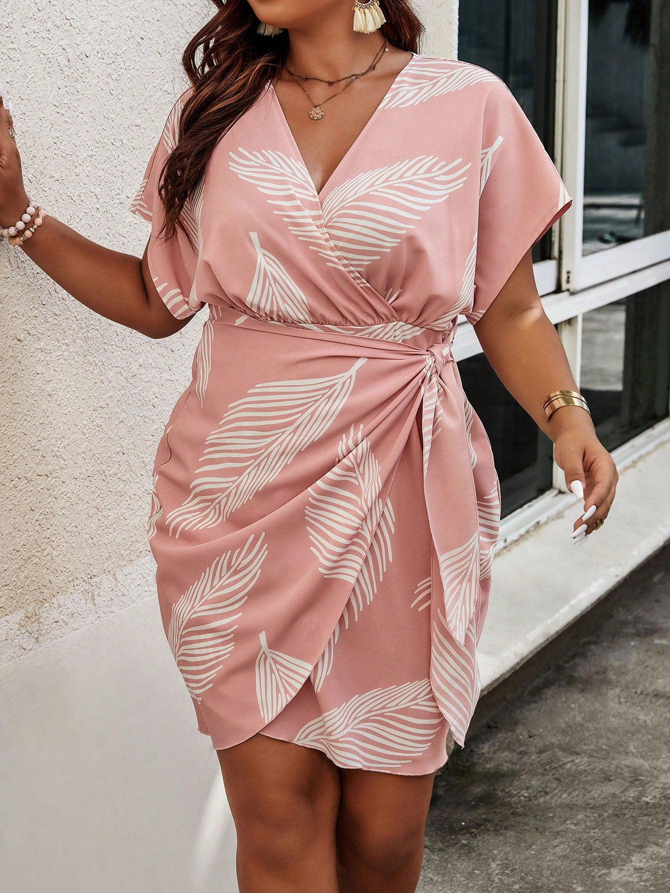 Breezaya Vestido Envelope Estampado Tropical com Ajuste Folgado e Estilo Boho Plus Size, Para Verão