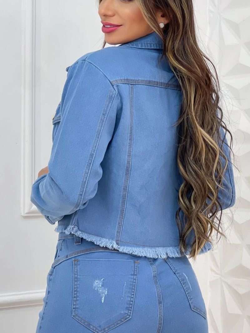 Vendedor Indicado
Jaqueta Jeans Feminina Lavagem Clara com Puídos e Barra Desfiada 100% Algodão