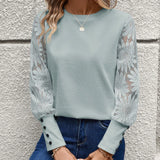 Blusa Feminina Eloá – Manga Longa em Renda Floral com Botões