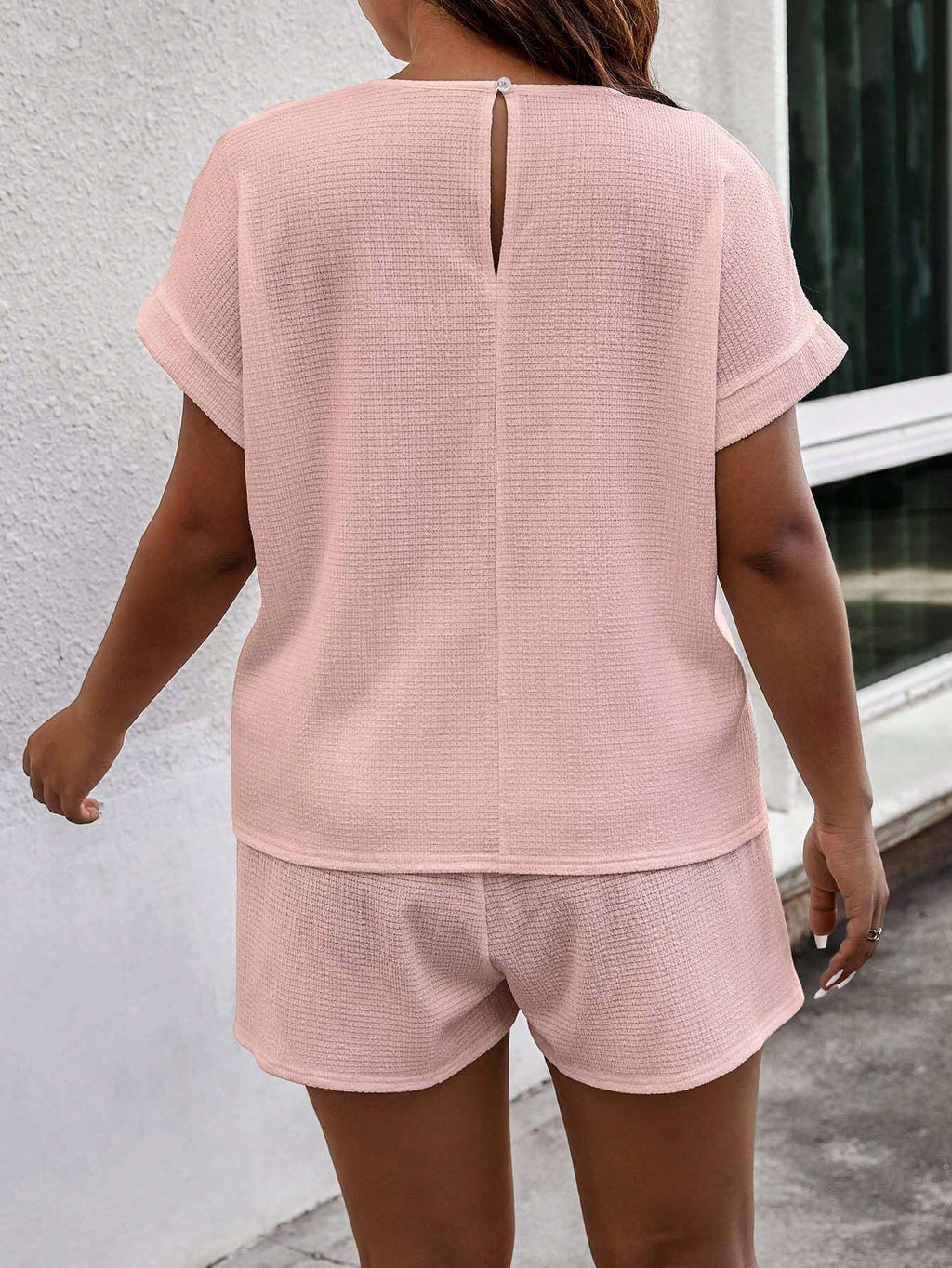 Breezaya Conjunto de 2 peças Plus Size, Top Estilo Boho com Manga de Morcego em Cor Sólida e Shorts com Estampa Aleatória, para Verão