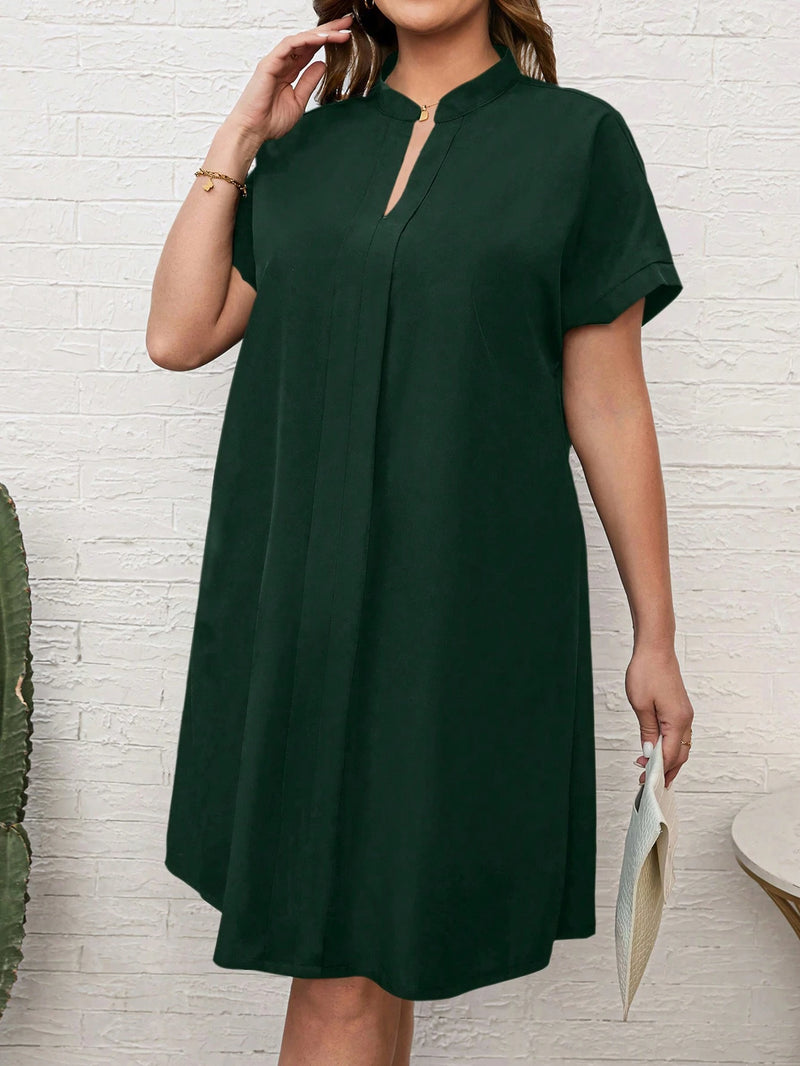 EMERY ROSE Vestido Preto De Verão Tamanho Grande Com Detalhe De Recorte, Decote Com Entalhe E Manga Curta