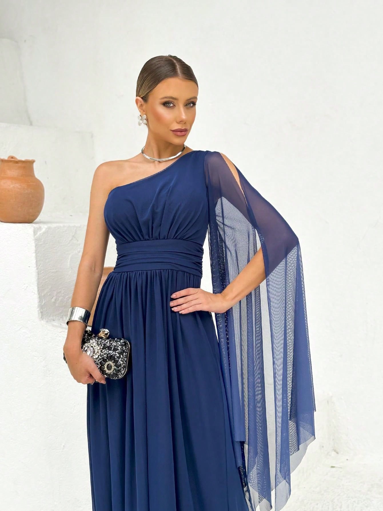 Vestido de festa um ombro só liso