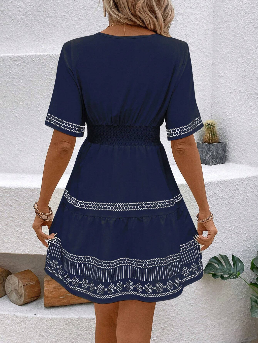 Breezaya Vestido Curto Feminino com Decote em V, Estampa, Barra com Babado, Estilo Verão, Roupa de Praia para Férias