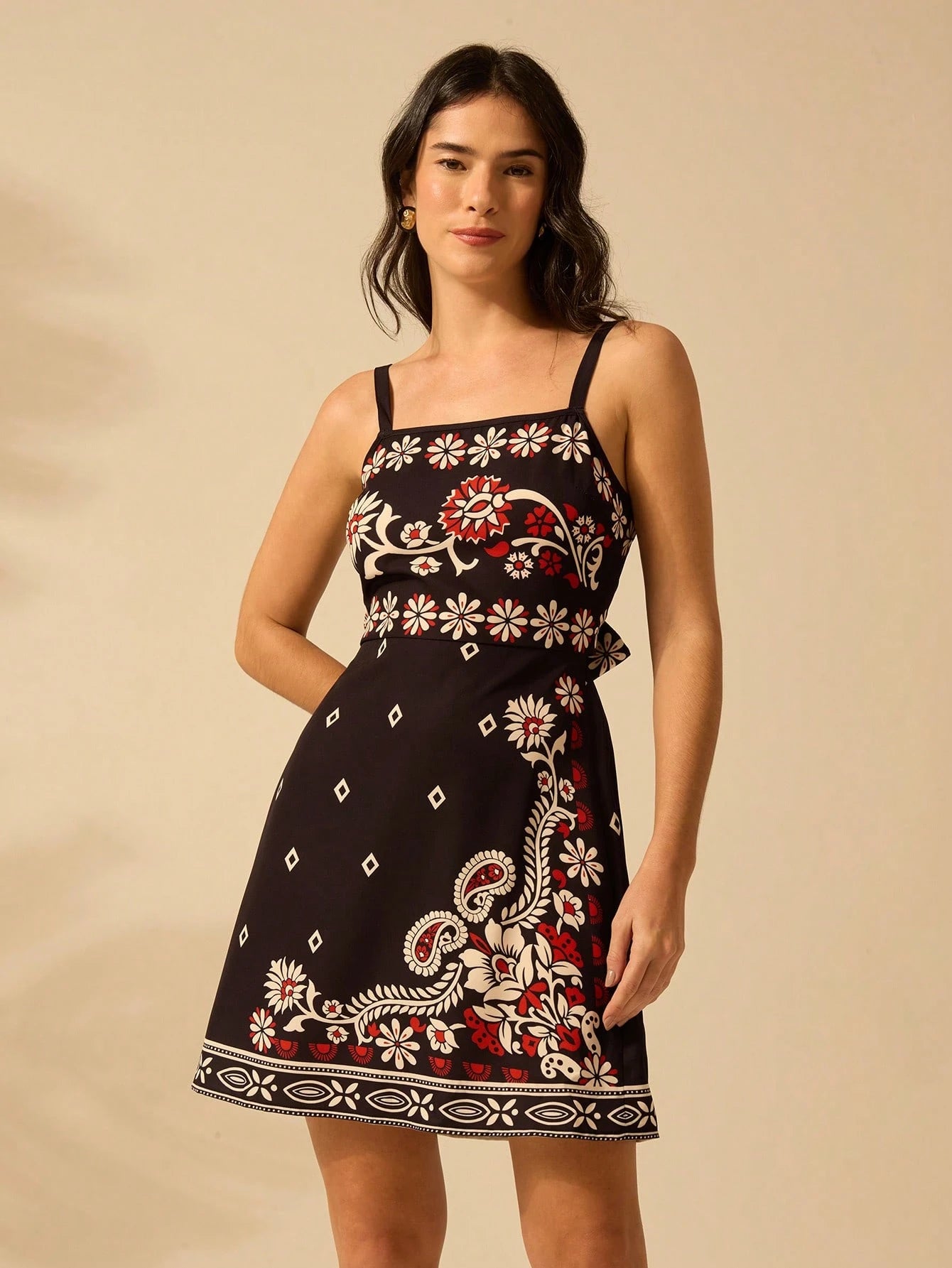 CAJUNI Vestido Curto Preto com Alça em Estilo Boho Tropical, Impressão de Plantas, Azaléia, Girassol para Férias Casuais de Verão para Mulheres