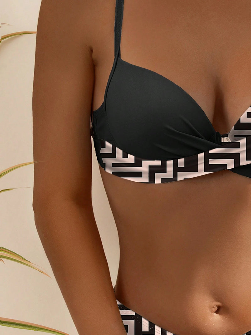 SHEIN Swim Conjunto de Maiô Bikini Push Up Estampado Floral Aleatório com Arame e Alças de Espaguete Ajustáveis, Verão na Praia