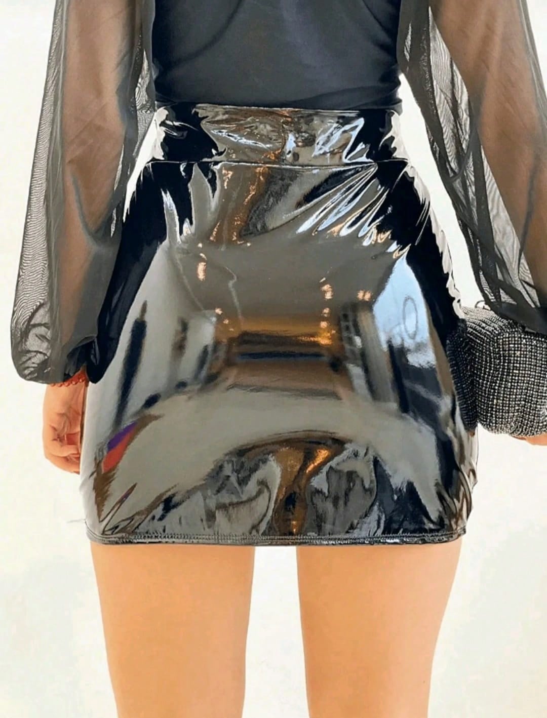 Mini Saia Vinil Blogueira cintura alta trend Saia curta brilho Balada moda gringa