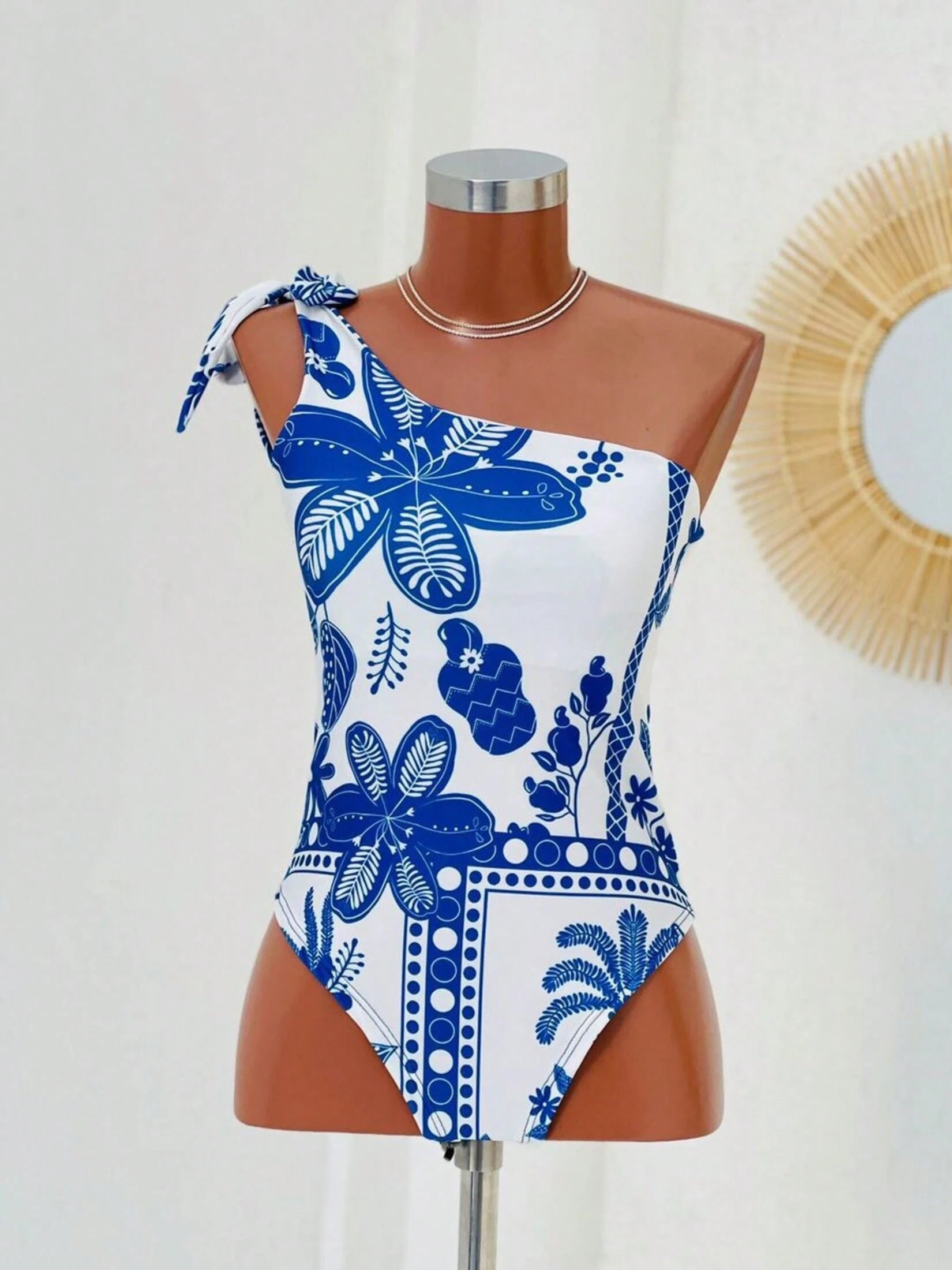 Body Hellen - Elegância Tropical em Cada Curva