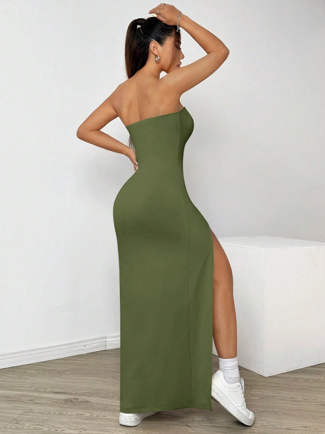 SHEIN EZwear Vestido Casual Justo e Sem Alças de Cor Sólida para Mulheres, Simples e na Moda para Uso Diário