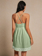 Poéselle Vestido de Alça Fina Bordado Floral Moda Feminina, Vestido de Boneca Halter Bordado Contrastante, Vestido Branco Estilo Boneca Pequeno, Vestido Halter Branco, Vestido de Boneca, Vestidos de Verão Brancos Estilo Bridgerton Boho