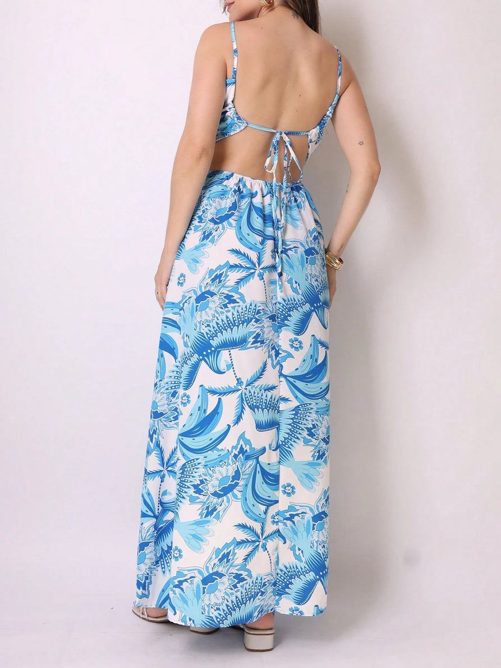 Vendedor Indicado
Vestido Longo Alça Com Bojos Vazado Novo Verâo Moda