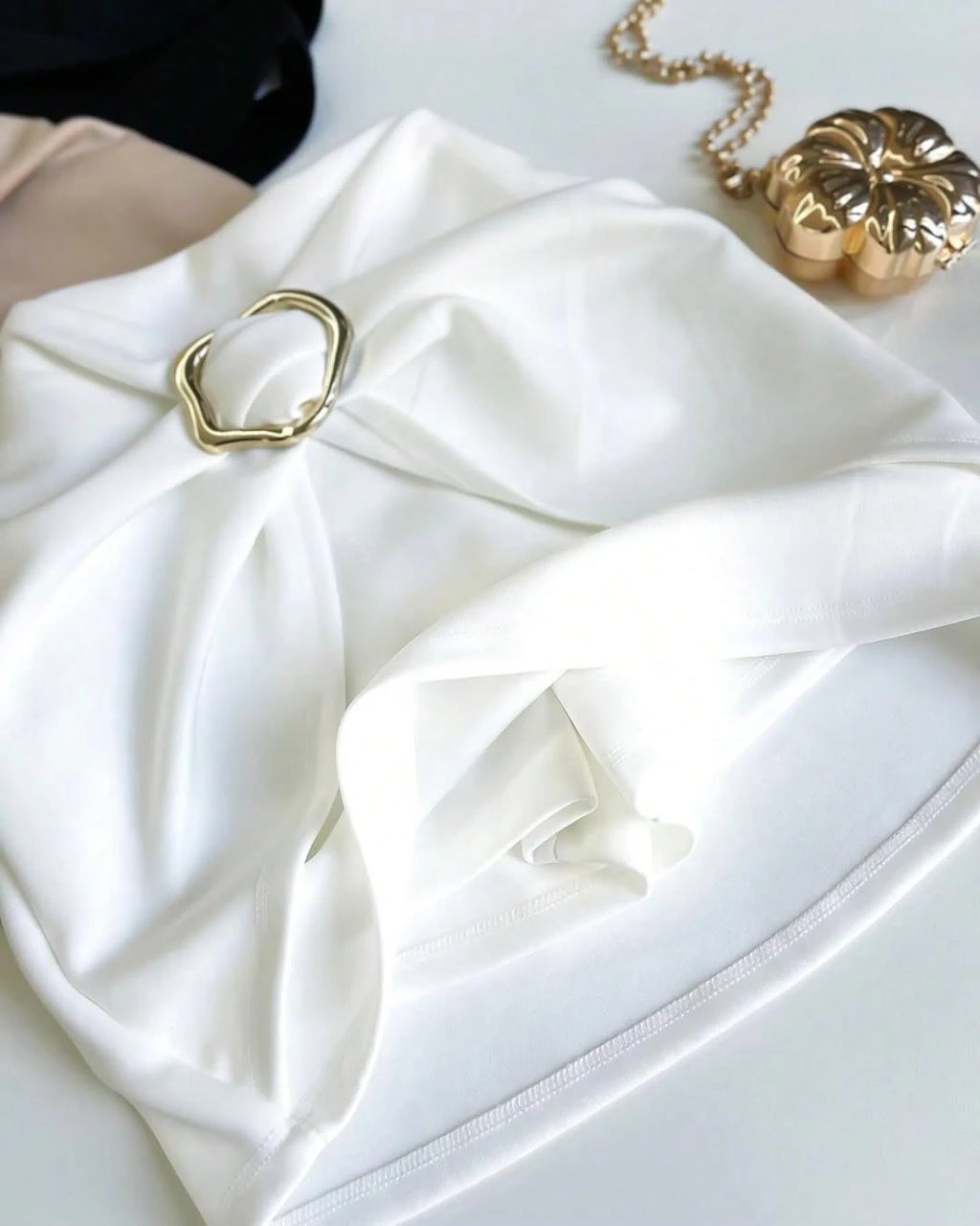 Short Saia Com Fivela Orgânica Neoprene Tendecia Short saia com Pinsa Dourada na frente Short saia franja