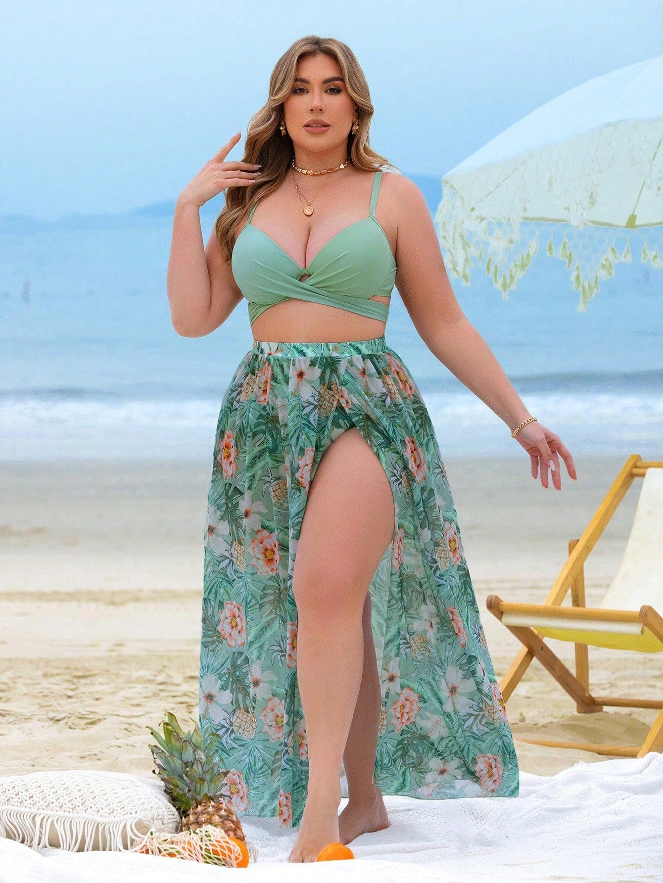 SHEIN Swim Curve 3 Peças Conjunto de Maiô Bikini Estampado de Praia com Saia, Estilo Plus Size, Com Enchimento e Efeito Push Up, Para Mulheres em Férias