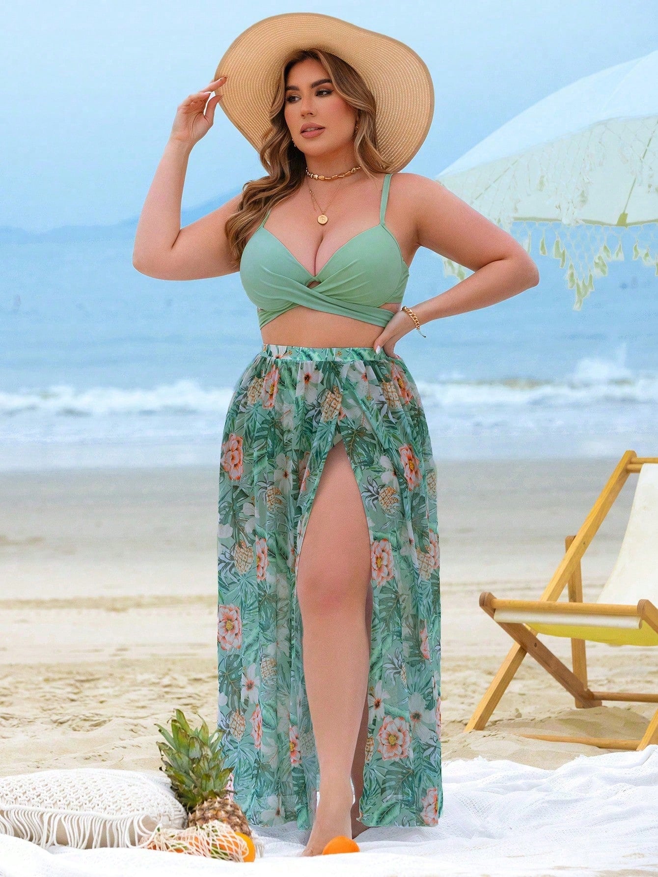 SHEIN Swim Curve 3 Peças Conjunto de Maiô Bikini Estampado de Praia com Saia, Estilo Plus Size, Com Enchimento e Efeito Push Up, Para Mulheres em Férias