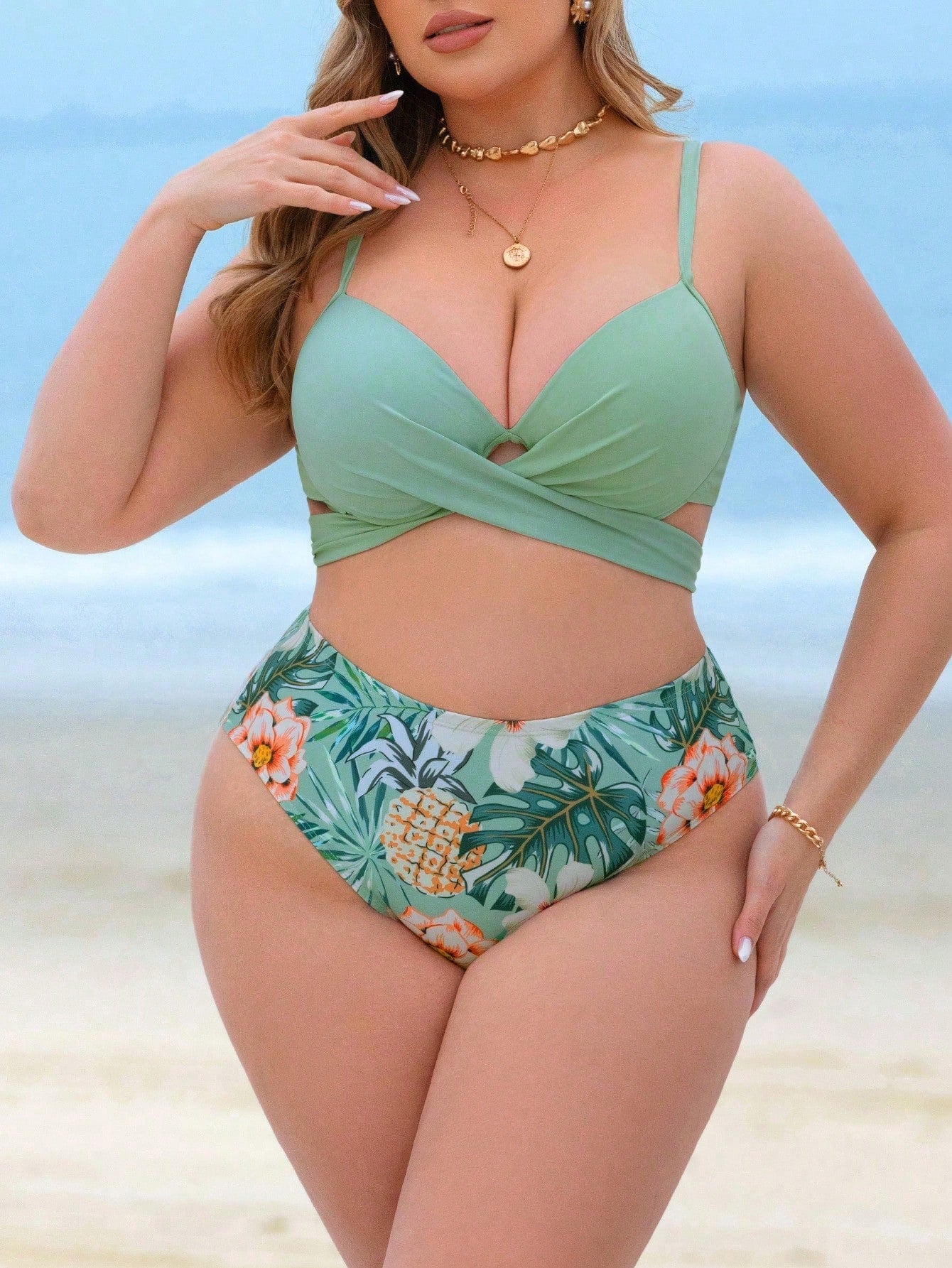 SHEIN Swim Curve 3 Peças Conjunto de Maiô Bikini Estampado de Praia com Saia, Estilo Plus Size, Com Enchimento e Efeito Push Up, Para Mulheres em Férias