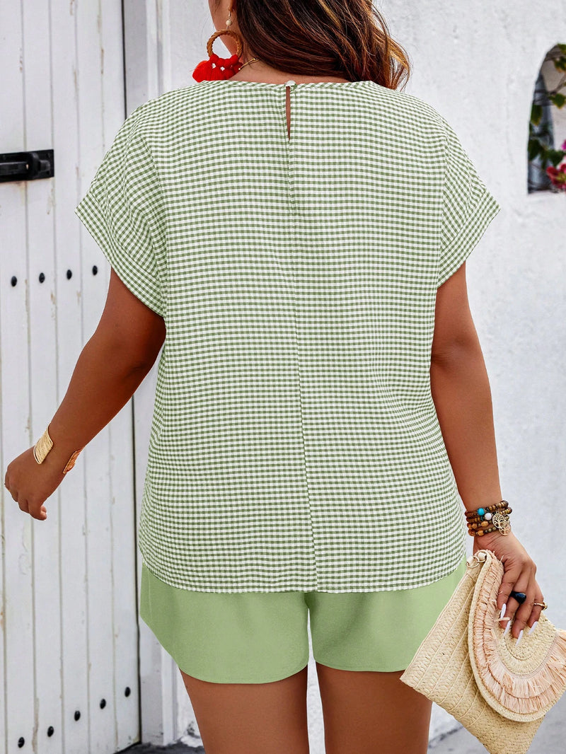 Breezaya Conjunto de 2 peças Plus Size, Top Estilo Boho com Manga de Morcego em Cor Sólida e Shorts com Estampa Aleatória, para Verão
