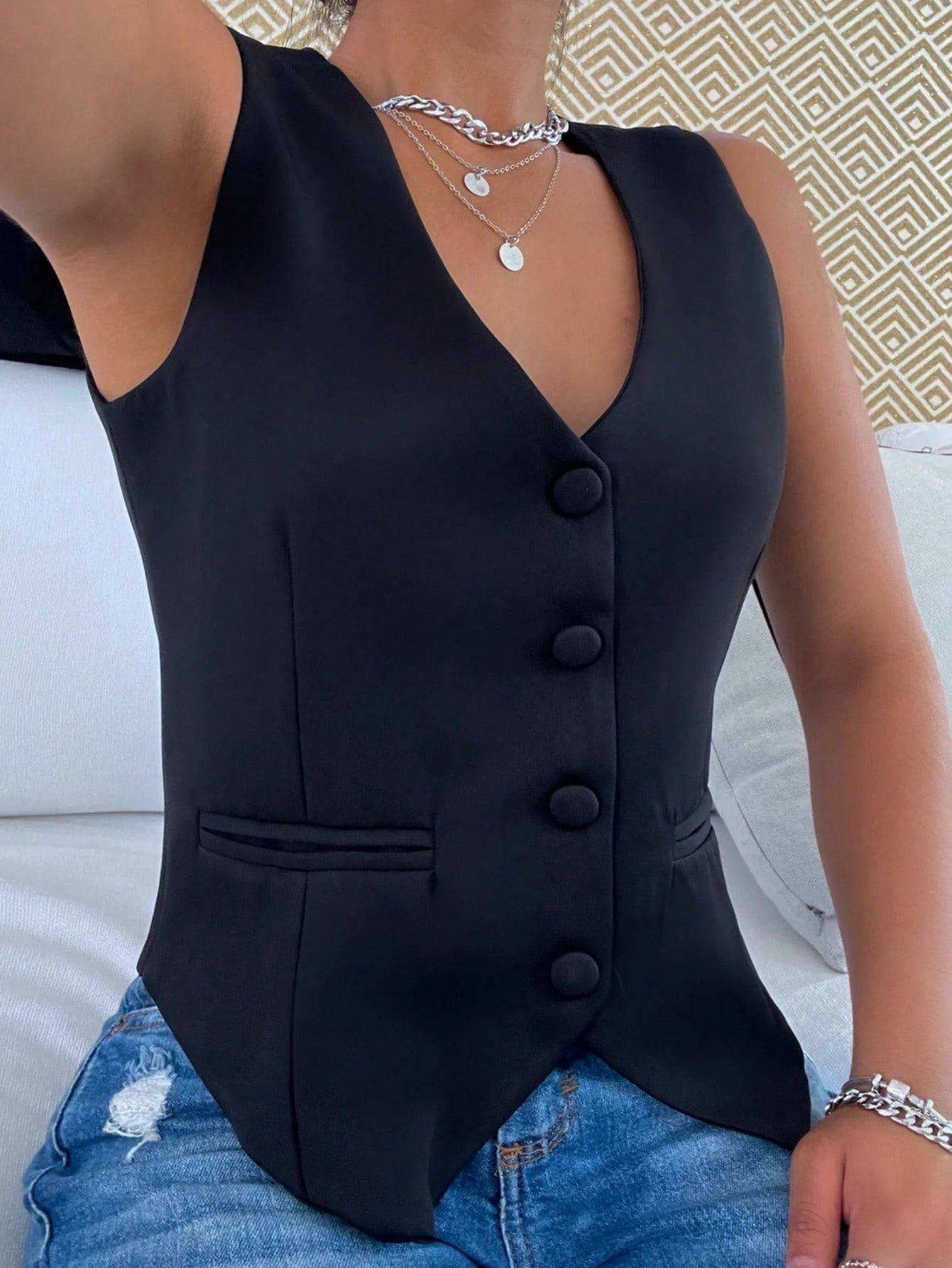 Colete Feminino Aurora – Alfaiataria Minimalista com Botões