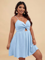 SHEIN VCAY Vestido Cami Plus Size De Cor Sólida Com Nó De Torção & Detalhe Vazado & Sem Costas & Laço Up