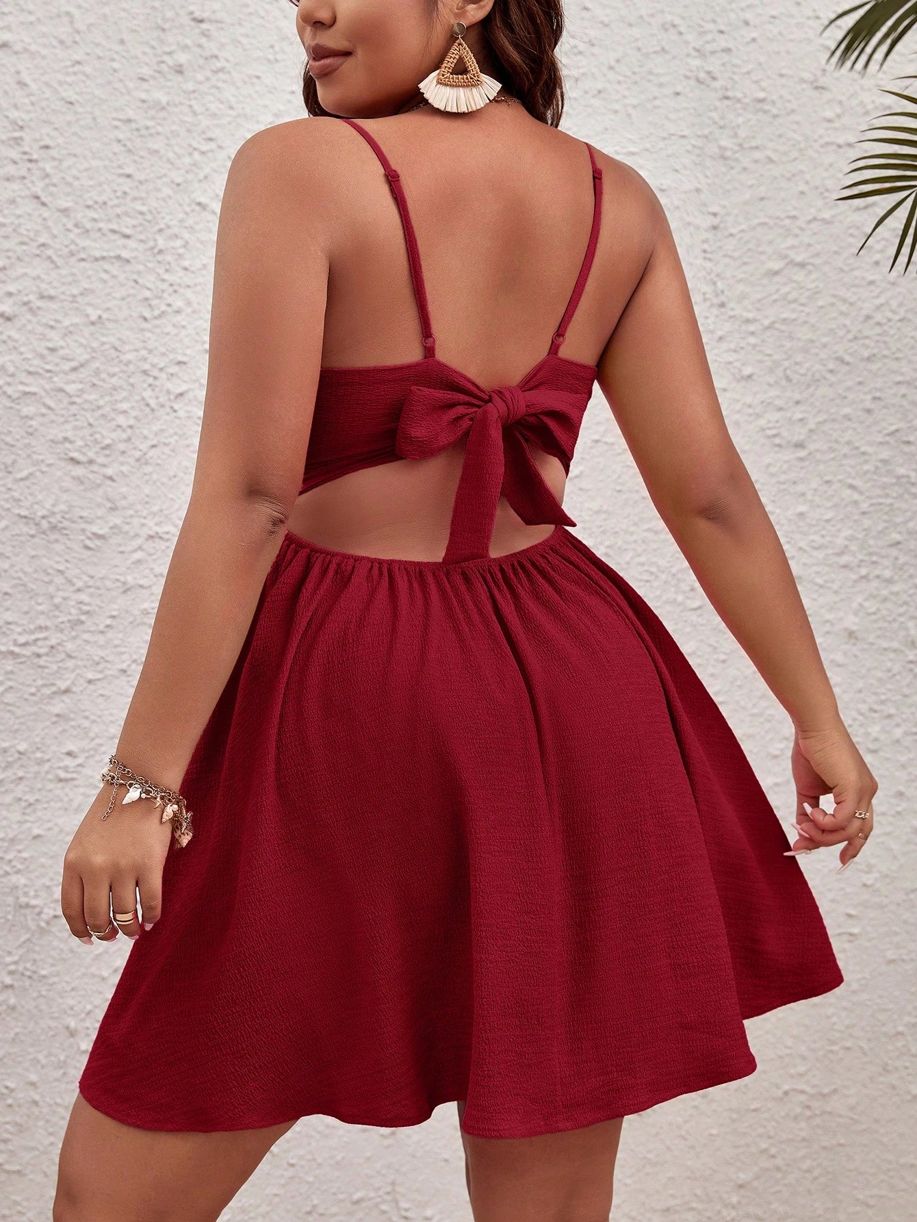 SHEIN VCAY Vestido Cami Plus Size De Cor Sólida Com Nó De Torção & Detalhe Vazado & Sem Costas & Laço Up