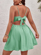 SHEIN VCAY Vestido Cami Plus Size De Cor Sólida Com Nó De Torção & Detalhe Vazado & Sem Costas & Laço Up