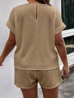 Breezaya Conjunto de 2 peças Plus Size, Top Estilo Boho com Manga de Morcego em Cor Sólida e Shorts com Estampa Aleatória, para Verão