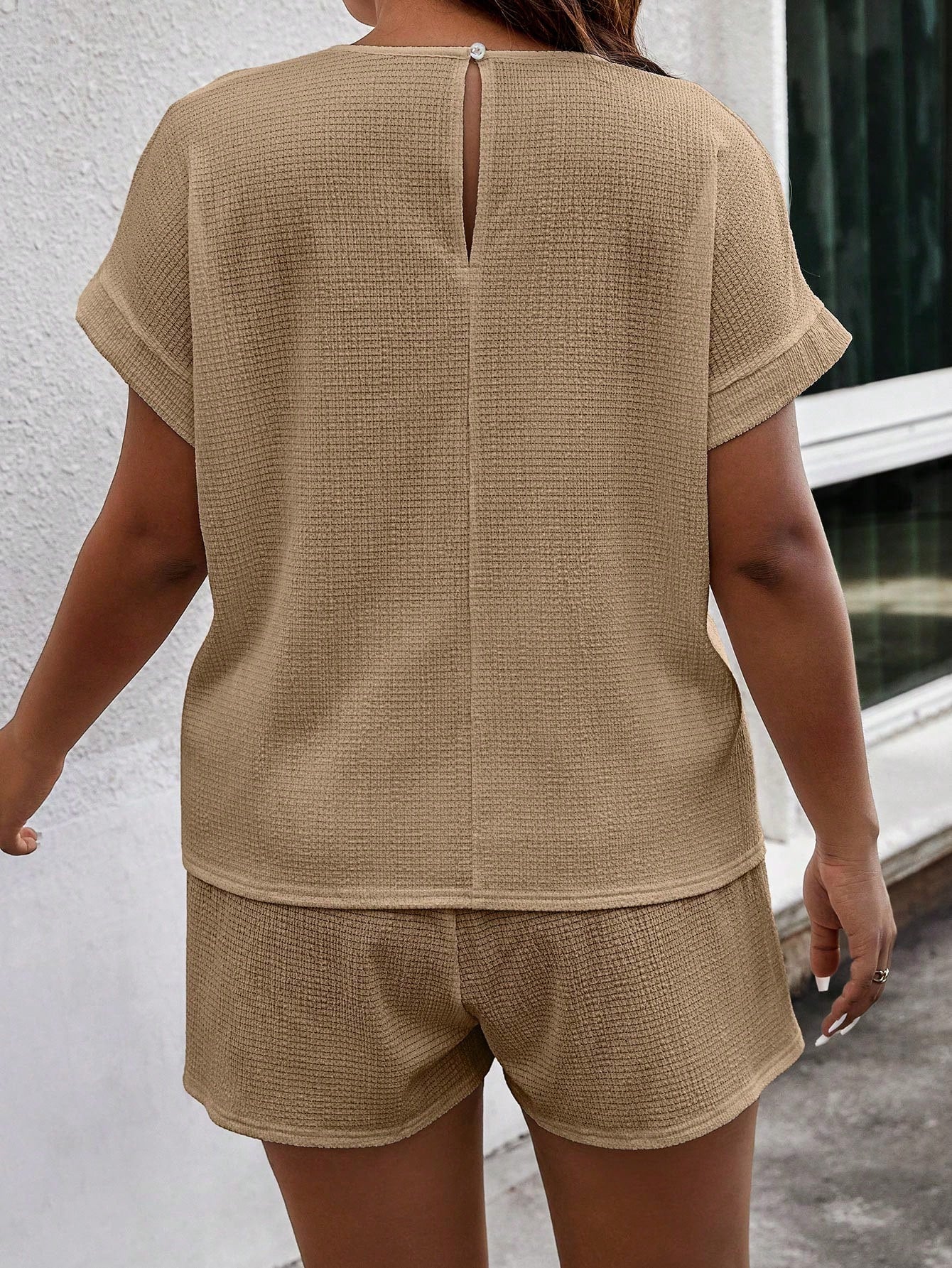 Breezaya Conjunto de 2 peças Plus Size, Top Estilo Boho com Manga de Morcego em Cor Sólida e Shorts com Estampa Aleatória, para Verão