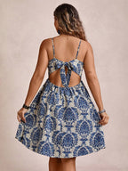 SHEIN VCAY Vestido Cami Plus Size De Cor Sólida Com Nó De Torção & Detalhe Vazado & Sem Costas & Laço Up