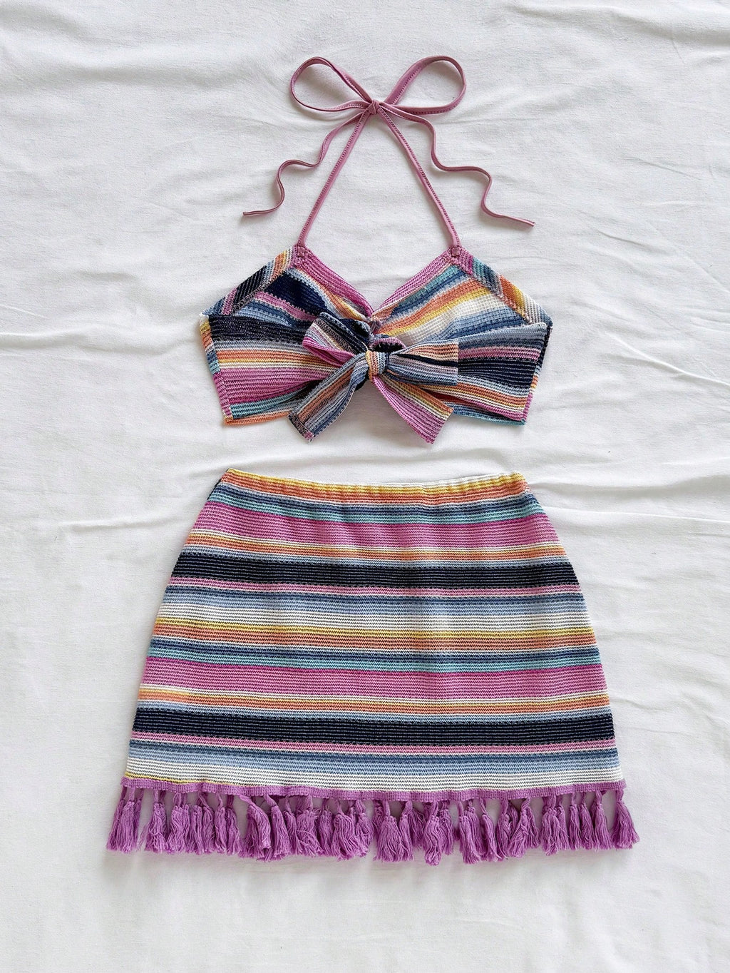 Soleia Conjunto de top curto com decote halter e costas nuas colorido e saia mini com franjas para mulheres, 