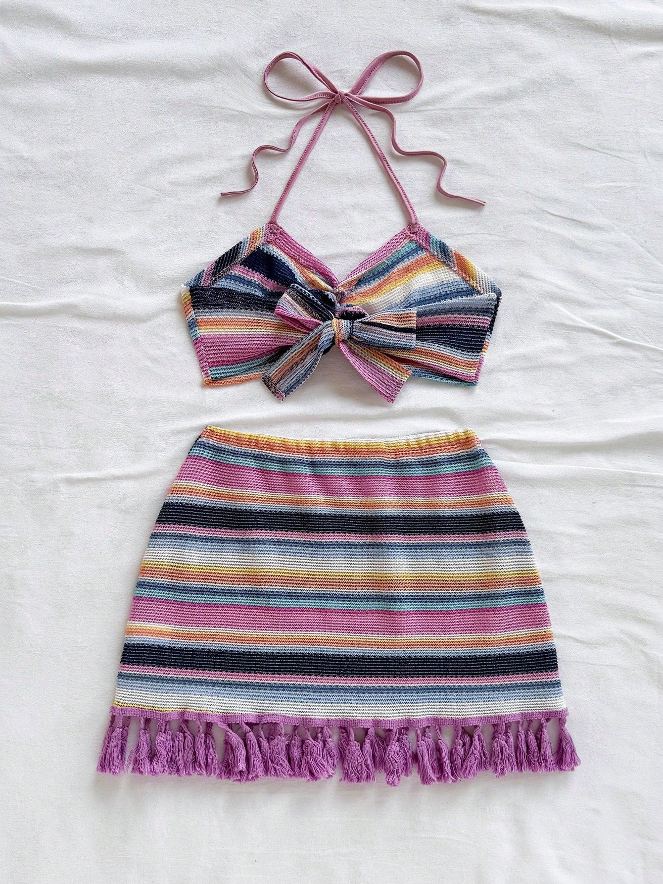 Soleia Conjunto de top curto com decote halter e costas nuas colorido e saia mini com franjas para mulheres, 