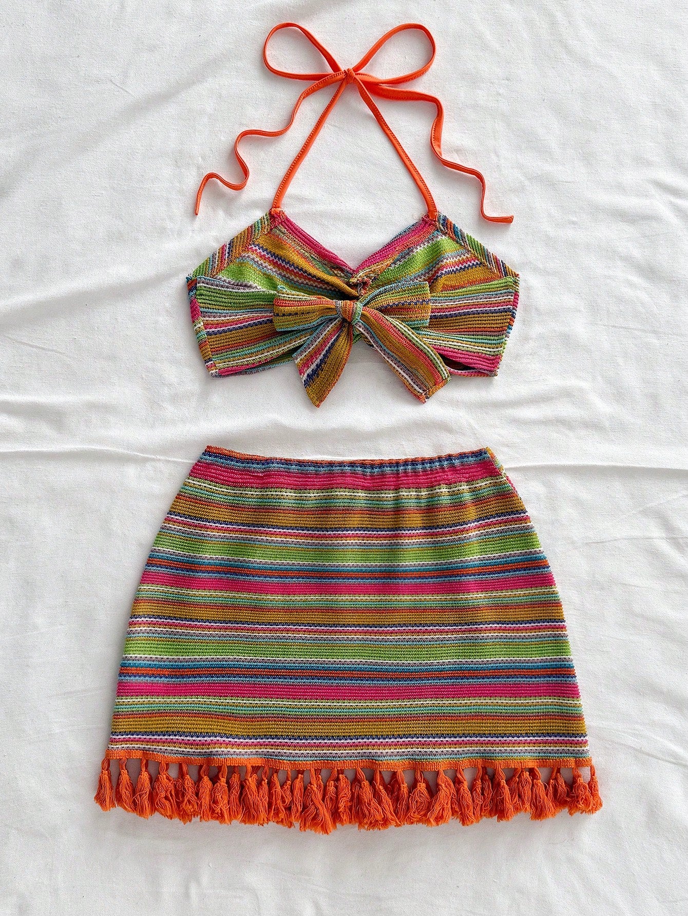 Soleia Conjunto de top curto com decote halter e costas nuas colorido e saia mini com franjas para mulheres, 