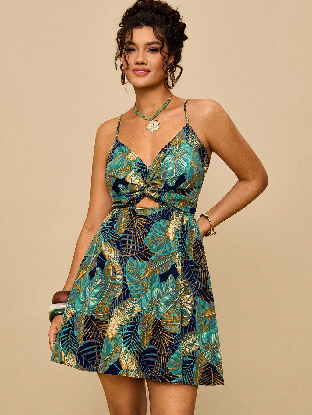 SHEIN VCAY Vestido Cami Plus Size De Cor Sólida Com Nó De Torção & Detalhe Vazado & Sem Costas & Laço Up