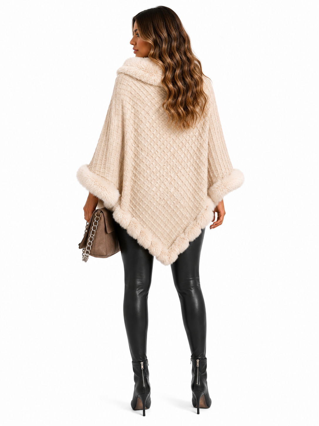Casaco Feminino Off White com Pelúcia