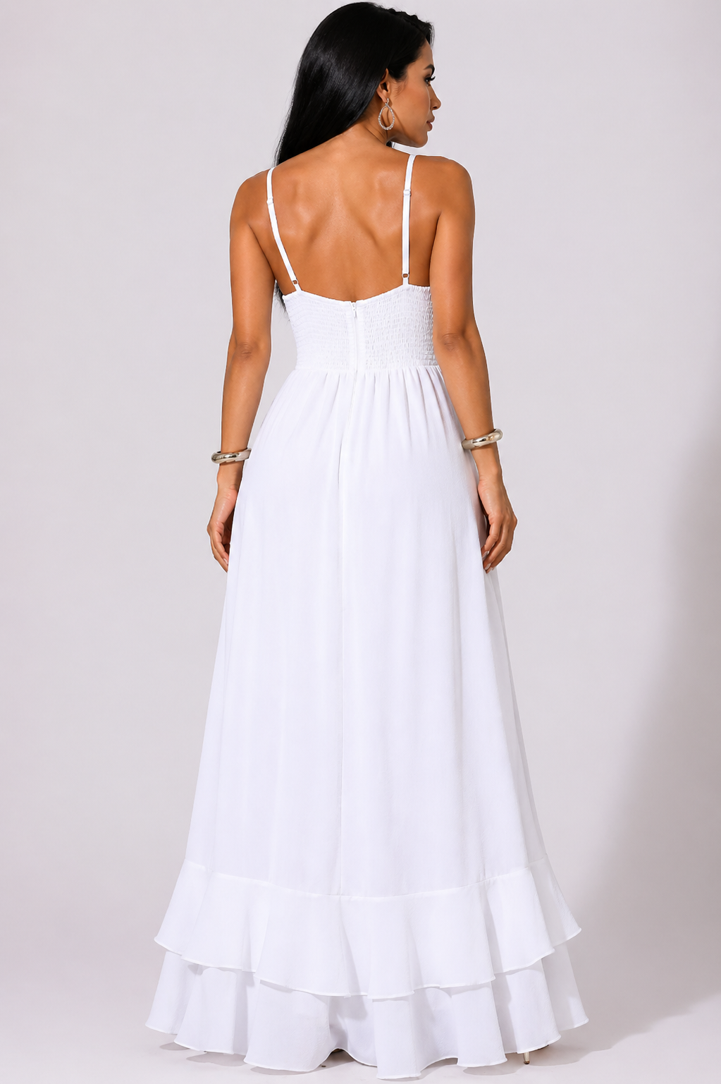 Vestido Longo Branco com Alças Finas e Fenda Elegante