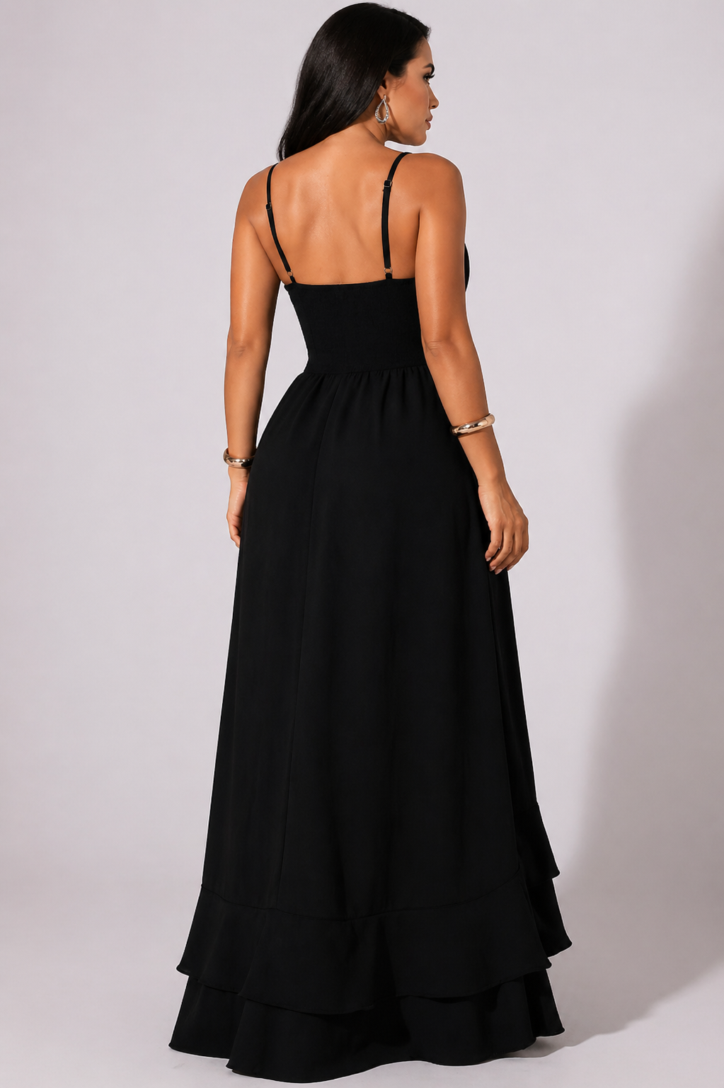 Vestido Gabi – Longo Preto com Alças Finas e Fenda Elegante