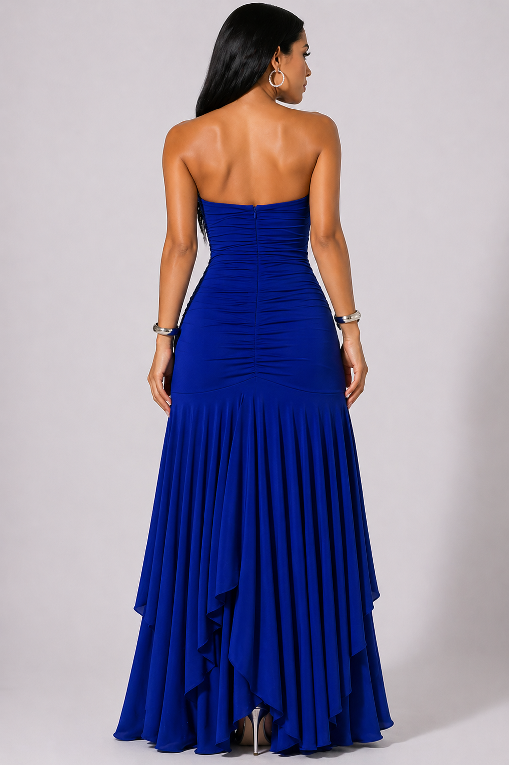 Vestido Mary – Sofisticação Radiante em Tons Dourados