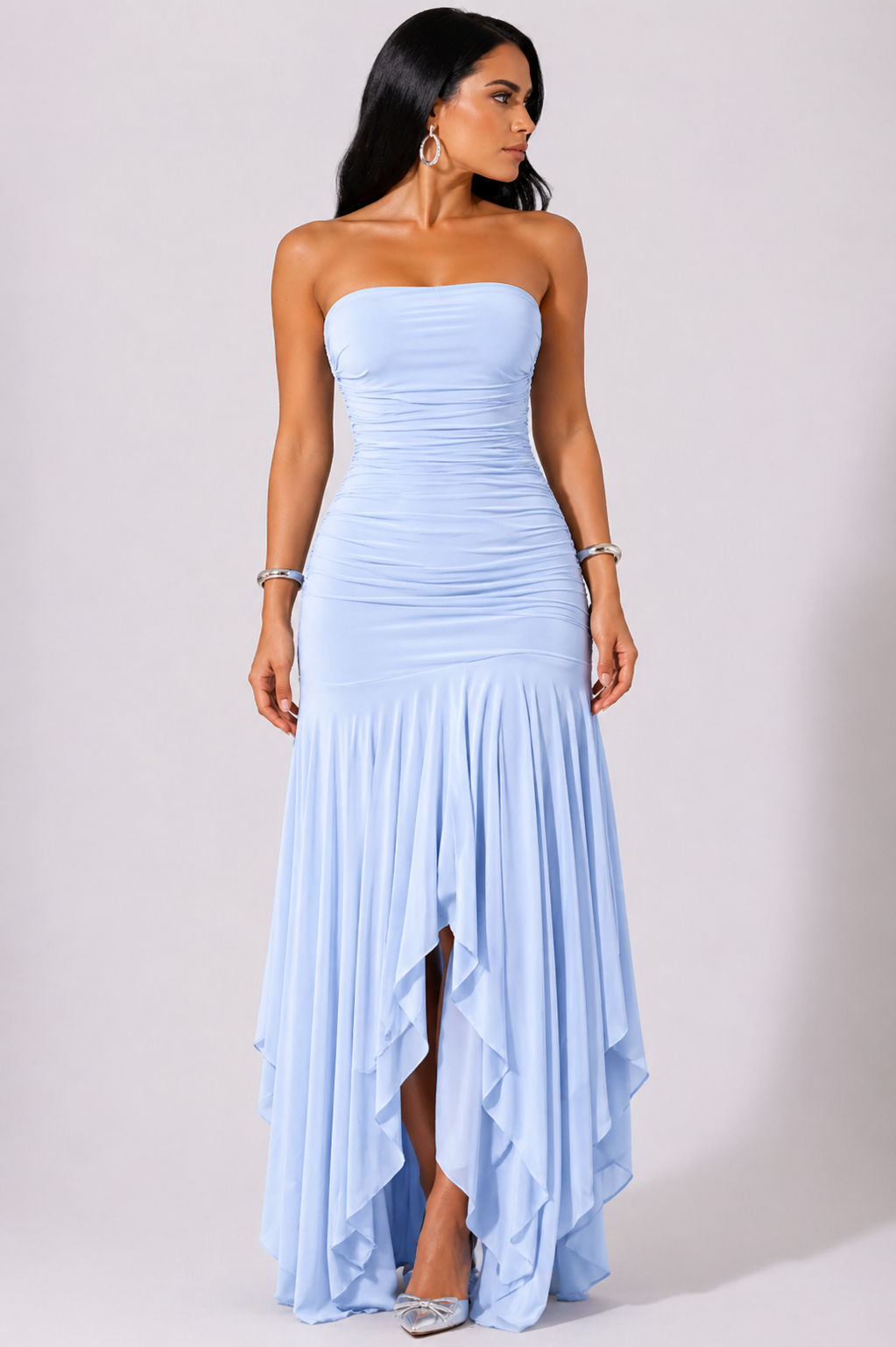 Vestido Mary – Sofisticação Radiante em Tons Dourados