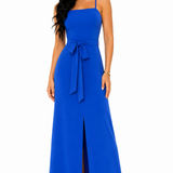 Vestido Vick – Elegância Atemporal com Toque de Ousadia