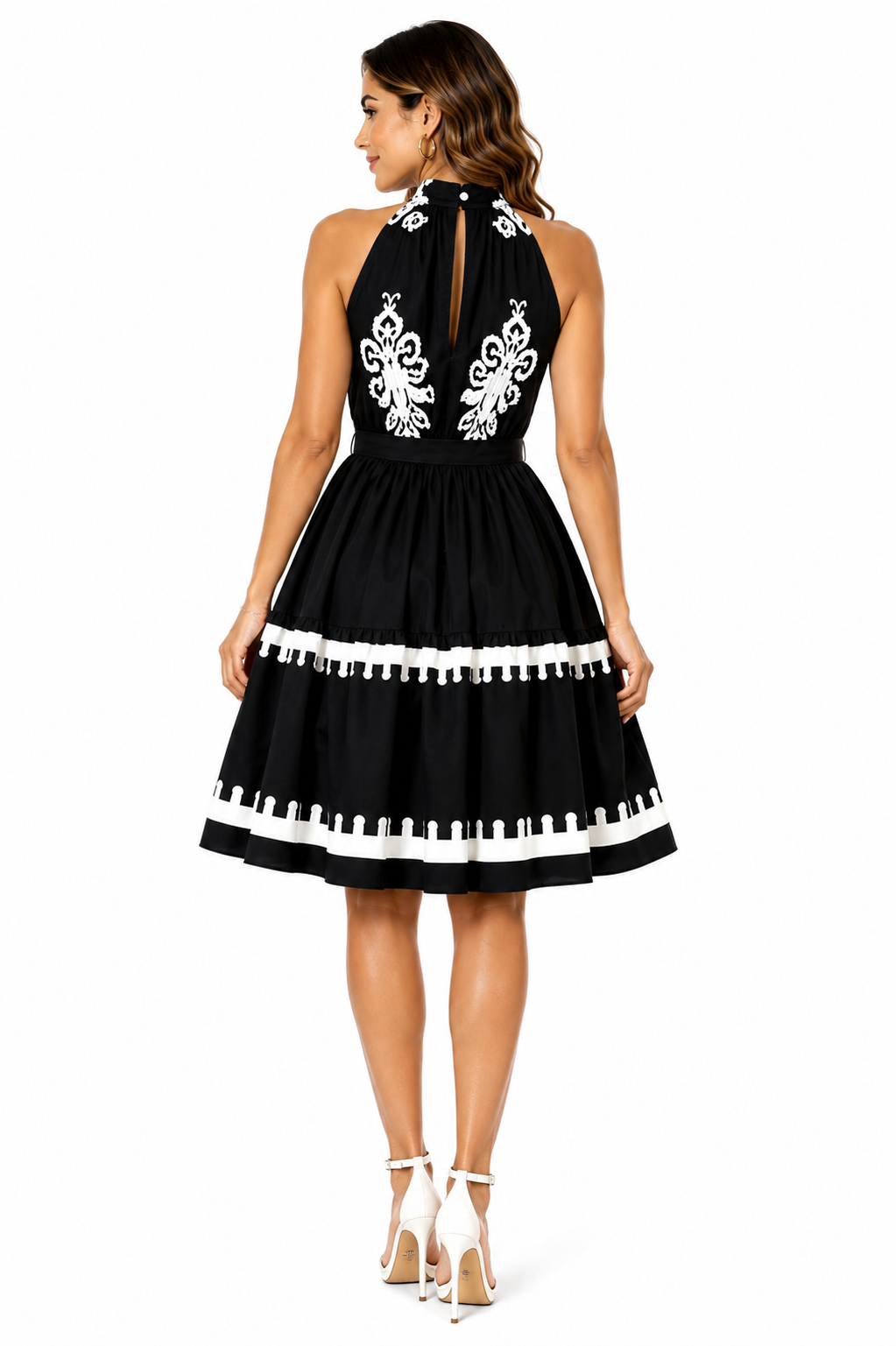 Vestido Elegância Clássica com Detalhes Preto