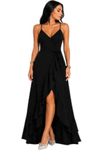 Vestido Longo Preto com Alças Finas e Fenda Elegante