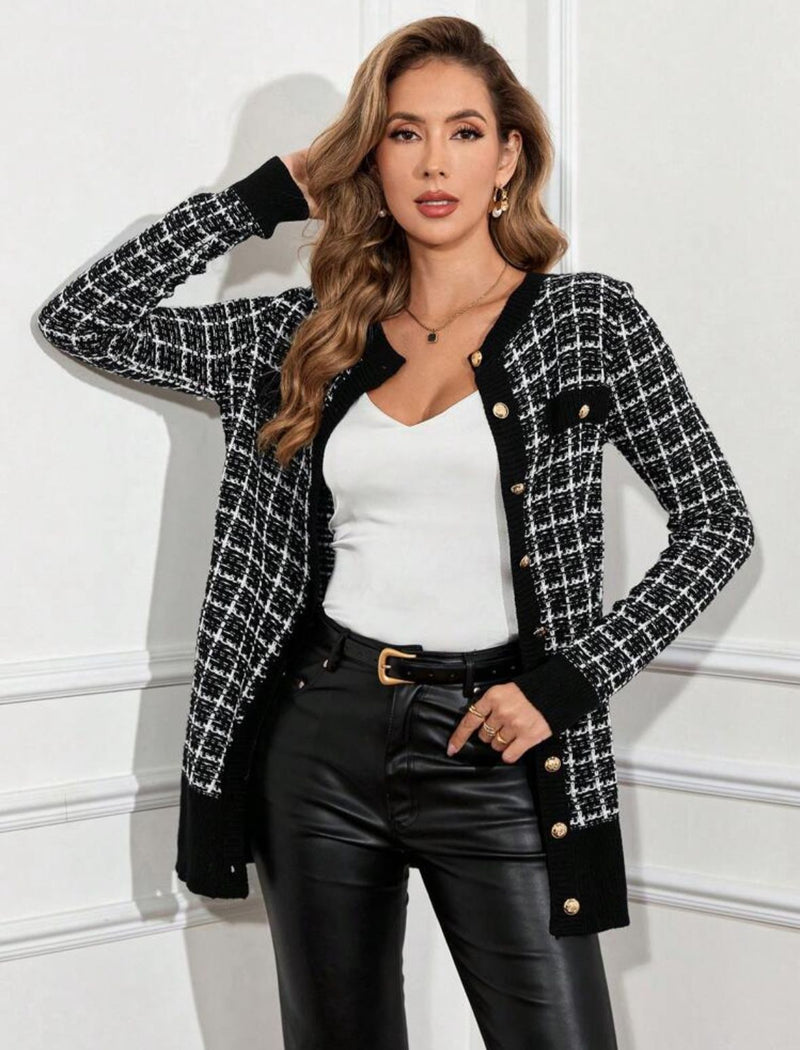 Cardigã Marcela Tweed – Sofisticação Atemporal com Corte Alongado
